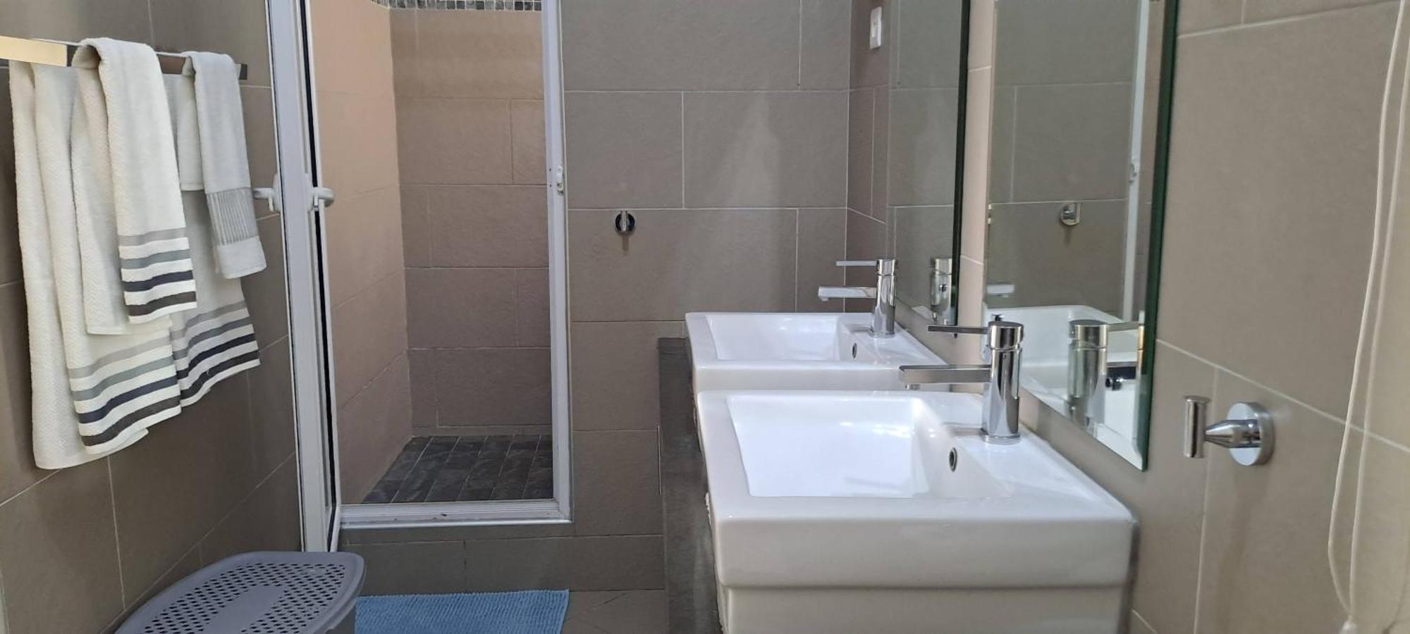 Flamboyant Ocean View - Ex Hillside Haven Apartment
